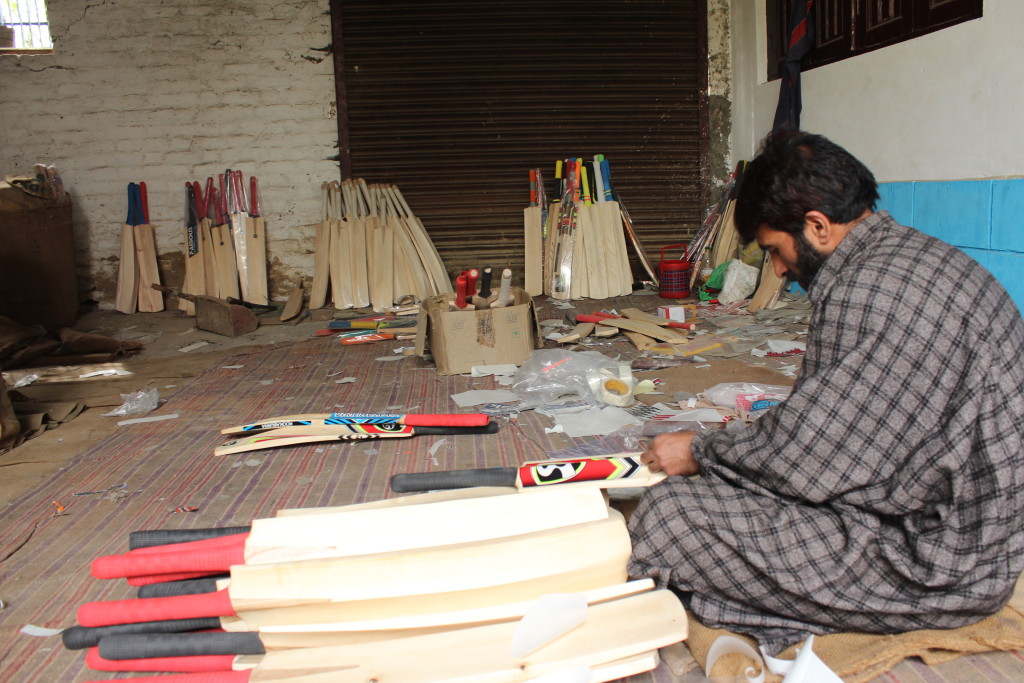 THE ART: Shakeel Ahmad Bhat, 35, is pasting 9 different stickers on bats at FSI for four hours a day. Photo: Shabir Bhat 