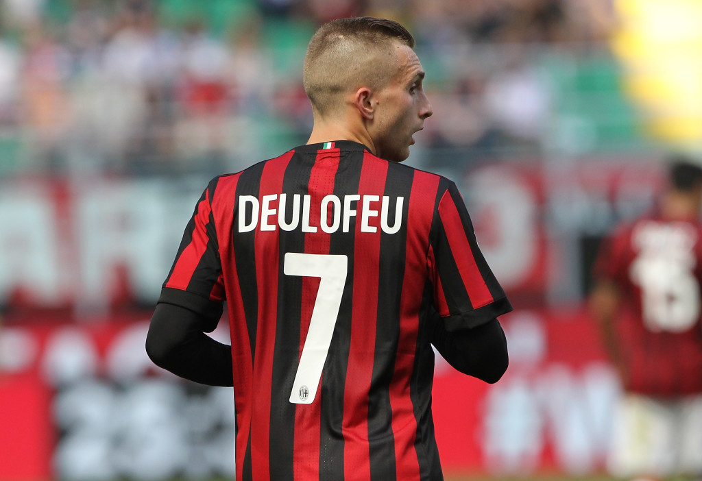 MILAN, ITALY - MAY 21: Gerard Deulofeu of AC Milan looks on during the Serie A match between AC Milan and Bologna FC at Stadio Giuseppe Meazza on May 21, 2017 in Milan, Italy. (Photo by Marco Luzzani/Getty Images)