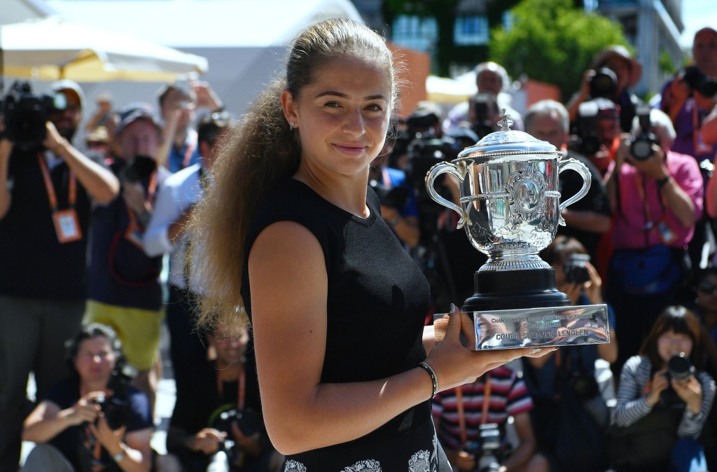 Ostapenko poses with her Roland Garros trophy. 