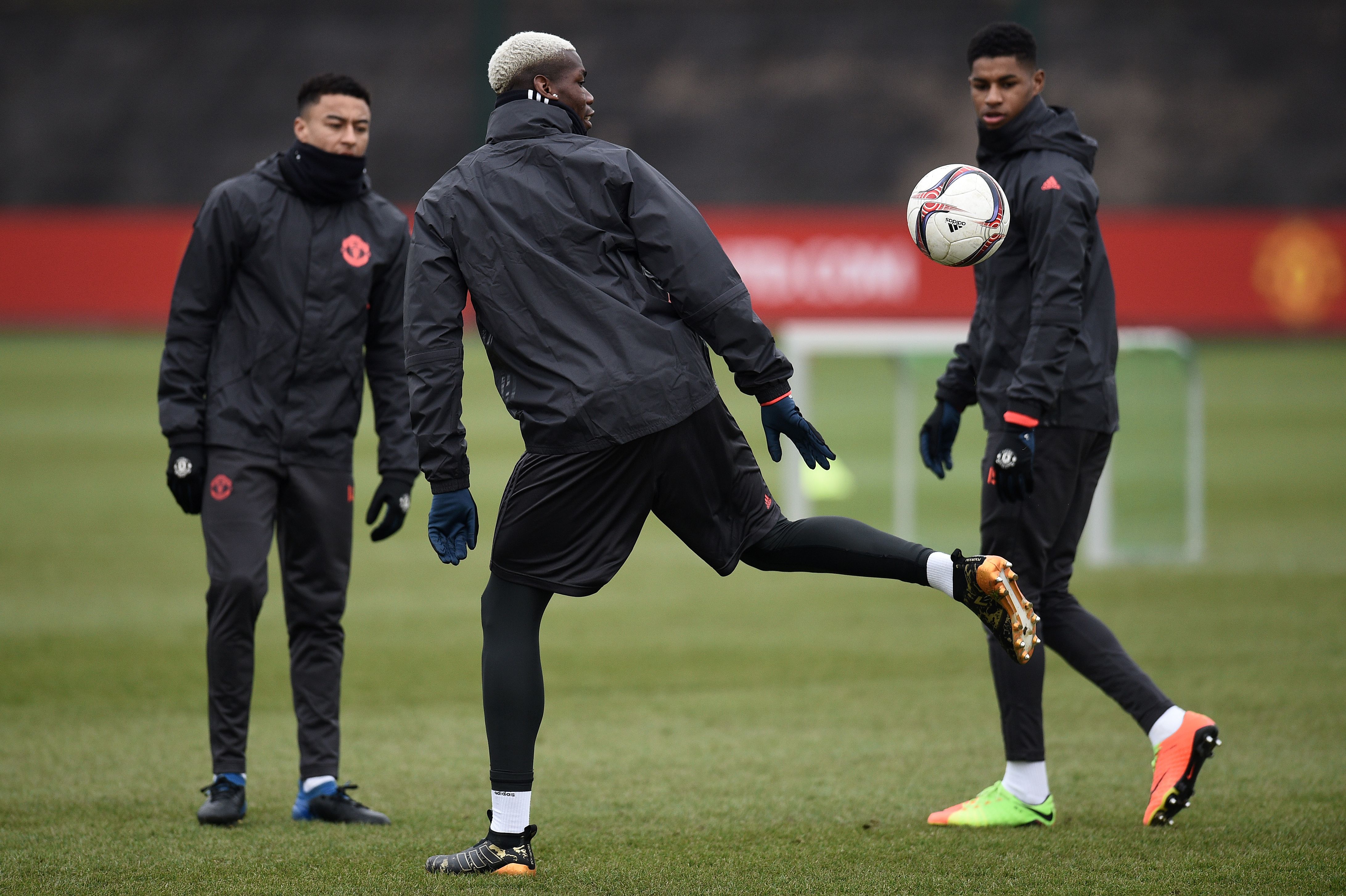 Manchester United's English midfielder Jesse Lingard (L), Manchester United's French midfielder Paul Pogba (C), and Manchester United's English striker Marcus Rashford attend a training session at their Carrington base in Manchester, northwest England, on February 15, 2017, on the eve of their UEFA Europa League Round of 32 first-leg football match against Saint-Etienne on February 16. / AFP / Oli SCARFF (Photo credit should read OLI SCARFF/AFP/Getty Images)