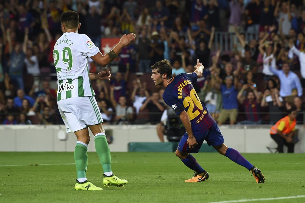 Barcelona's midfielder Sergi Roberto (R) celebrates after scoring during the Spanish league footbal match FC Barcelona vs Real Betis at the Camp Nou stadium in Barcelona on August 20, 2017. / AFP PHOTO / Josep LAGO (Photo credit should read JOSEP LAGO/AFP/Getty Images)
