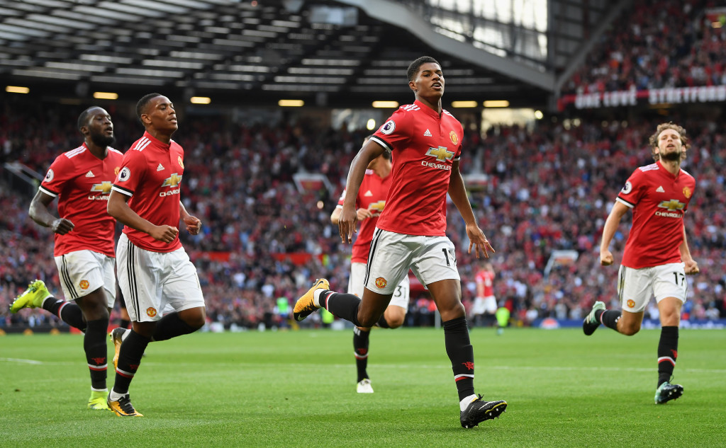 MANCHESTER, ENGLAND - AUGUST 26: Marcus Rashford of Manchester United celebrates scoring his sides first goal with his Manchester United team mates during the Premier League match between Manchester United and Leicester City at Old Trafford on August 26, 2017 in Manchester, England. (Photo by Michael Regan/Getty Images)