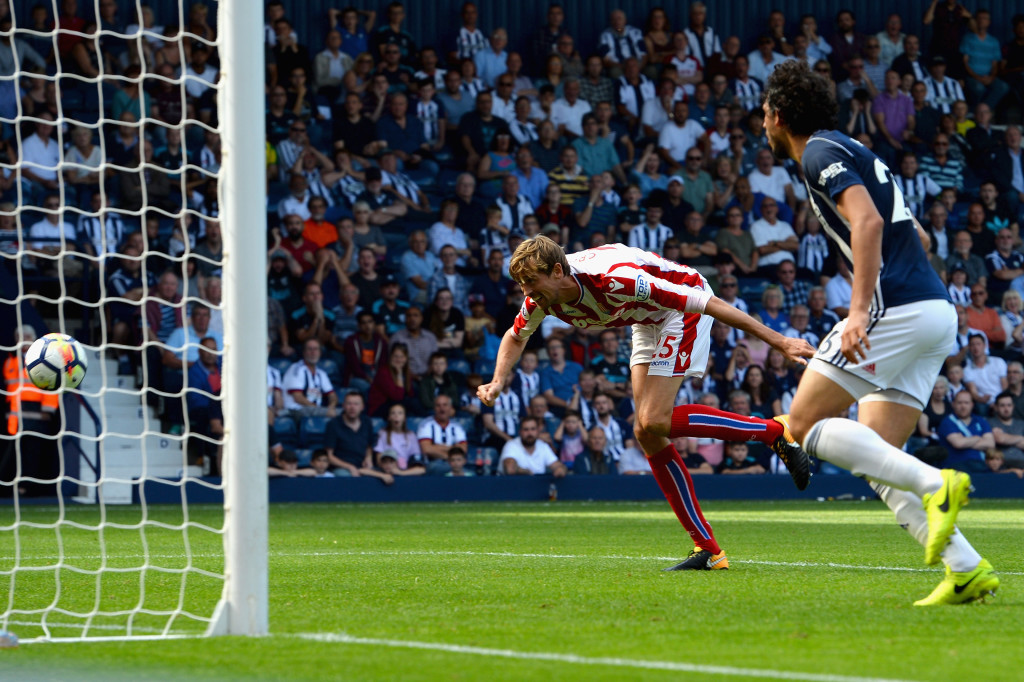 WEST BROMWICH, ENGLAND - AUGUST 27: Peter Crouch of Stoke City scores his sides first goal during the Premier League match between West Bromwich Albion and Stoke City at The Hawthorns on August 27, 2017 in West Bromwich, England. (Photo by Tony Marshall/Getty Images)