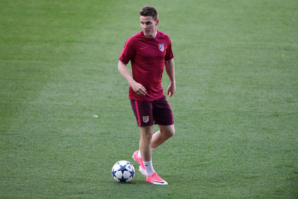 Atletico Madrid's French forward Kevin Gameiro walks on the pitch during a training session at the Vicente Calderon stadium in Madrid on May 9, 2017 on the eve of their UEFA Champions League semi final second leg football match against Real Madrid CF. / AFP PHOTO / JAVIER SORIANO (Photo credit should read JAVIER SORIANO/AFP/Getty Images)