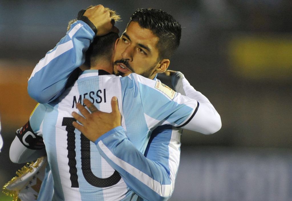 TOPSHOT - Argentina's Lionel Messi (L) and Uruguay's Luis Suarez greet each other at the end of their 2018 World Cup qualifier football match in Montevideo, on August 31, 2017. The match ended 0-0. / AFP PHOTO / DANTE FERNANDEZ (Photo credit should read DANTE FERNANDEZ/AFP/Getty Images)