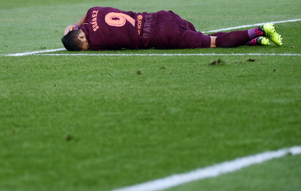 Barcelona's forward from Uruguay Luis Suarez lies on the field during the Spanish league football match Getafe CF vs FC Barcelona at the Col. Alfonso Perez stadium in Getafe on September 16, 2017. / AFP PHOTO / PIERRE-PHILIPPE MARCOU (Photo credit should read PIERRE-PHILIPPE MARCOU/AFP/Getty Images)