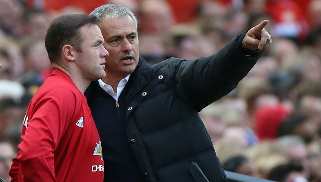 Jose Mourinho (R), Wayne Rooney.