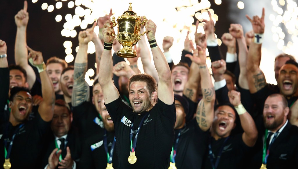 McCaw lifts the trophy in 2015