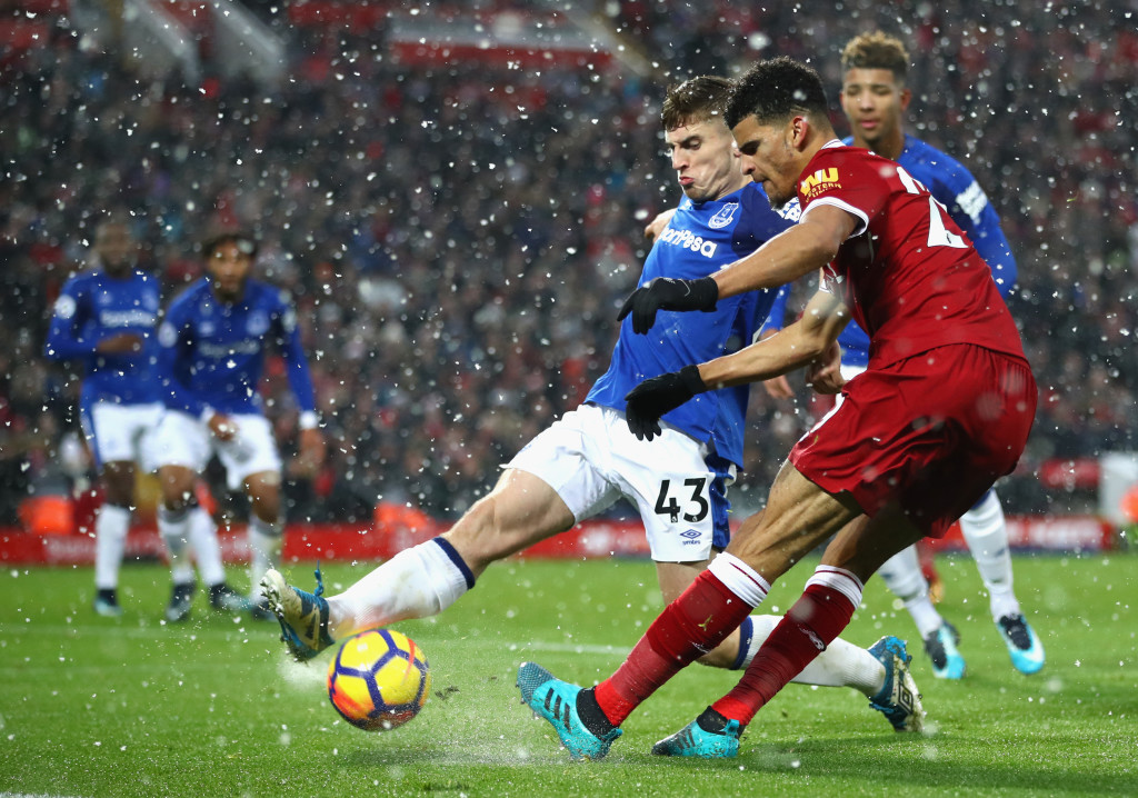 LIVERPOOL, ENGLAND - DECEMBER 10: Jonjoe Kenny of Everton and Dominic Solanke of Liverpool battle for the ball during the Premier League match between Liverpool and Everton at Anfield on December 10, 2017 in Liverpool, England. (Photo by Clive Brunskill/Getty Images)