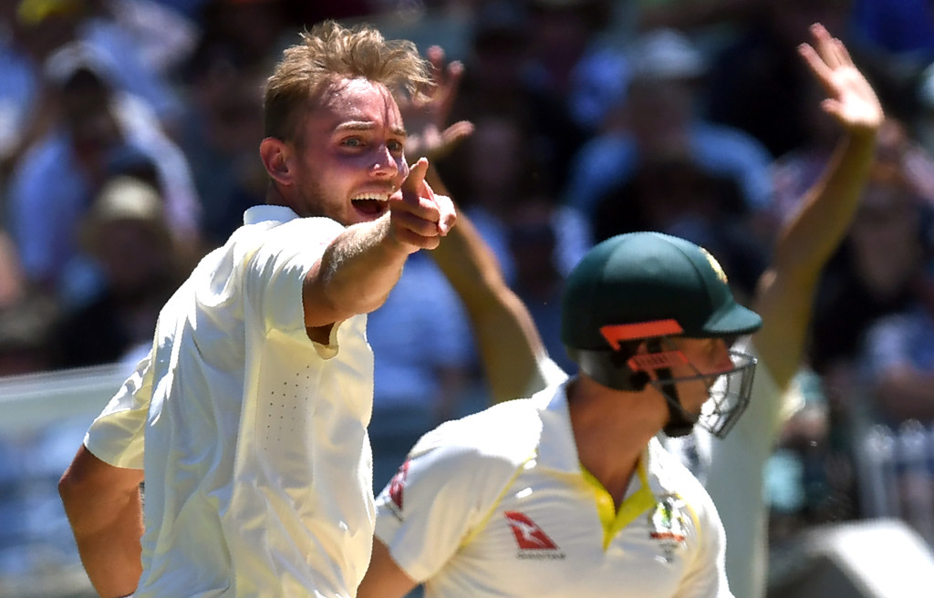 England's Stuart Broad (L) appeals for an LBW decision against Australia's batsman Shaun Marsh (R) on the second day of the fourth Ashes cricket Test match at the MCG in Melbourne on December 27, 2017. / AFP PHOTO / WILLIAM WEST / --IMAGE RESTRICTED TO EDITORIAL USE - STRICTLY NO COMMERCIAL USE-- (Photo credit should read WILLIAM WEST/AFP/Getty Images)
