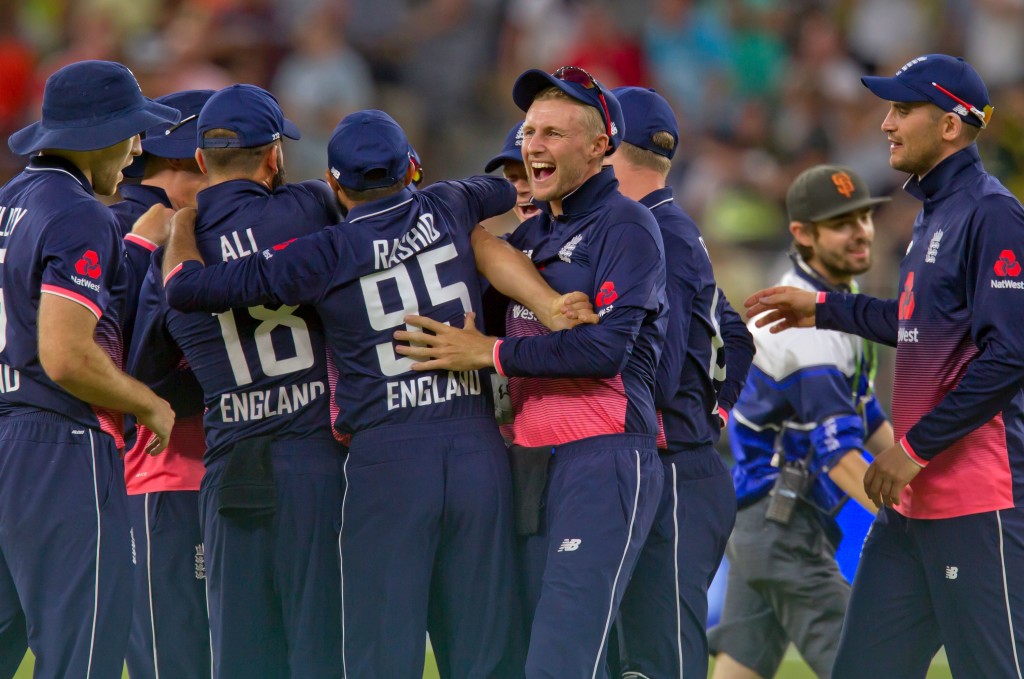 England players celebrate defeating Australia after the fifth one-day international (ODI) cricket match between England and Australia at the Optus Perth stadiumin Perth on January 28, 2018. / AFP PHOTO / TONY ASHBY / -- IMAGE RESTRICTED TO EDITORIAL USE - STRICTLY NO COMMERCIAL USE --        (Photo credit should read TONY ASHBY/AFP/Getty Images)