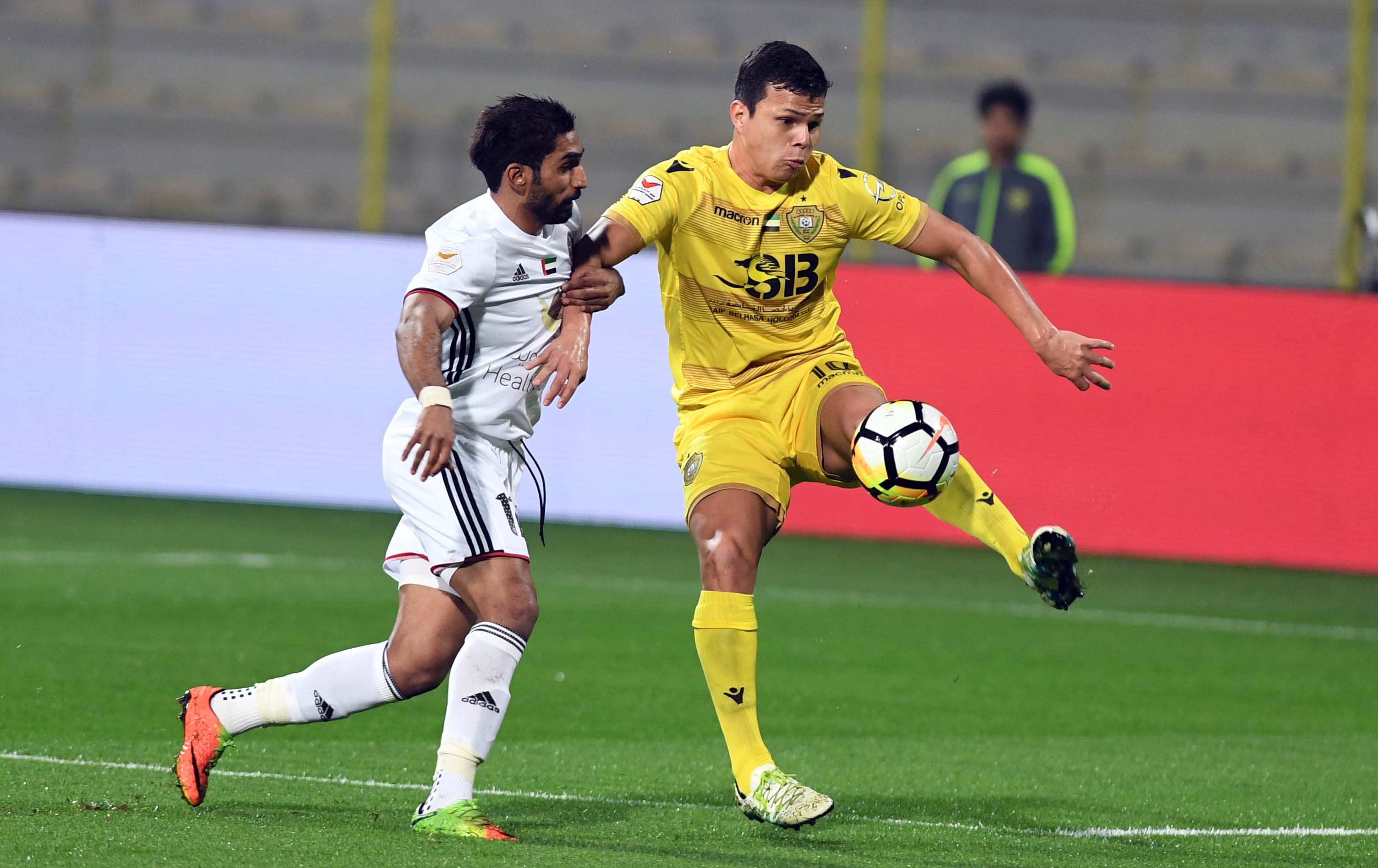 Fabio De Lima (r) did not have his usual influence for Al Wasl.