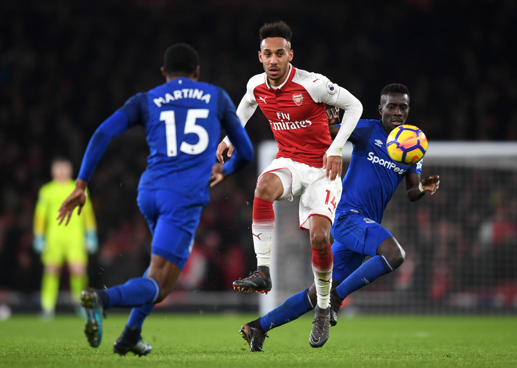 LONDON, ENGLAND - FEBRUARY 03: Pierre-Emerick Aubameyang of Arsenal is challenged by Idrissa Gueye of Everton during the Premier League match between Arsenal and Everton at Emirates Stadium on February 3, 2018 in London, England. (Photo by Michael Regan/Getty Images)