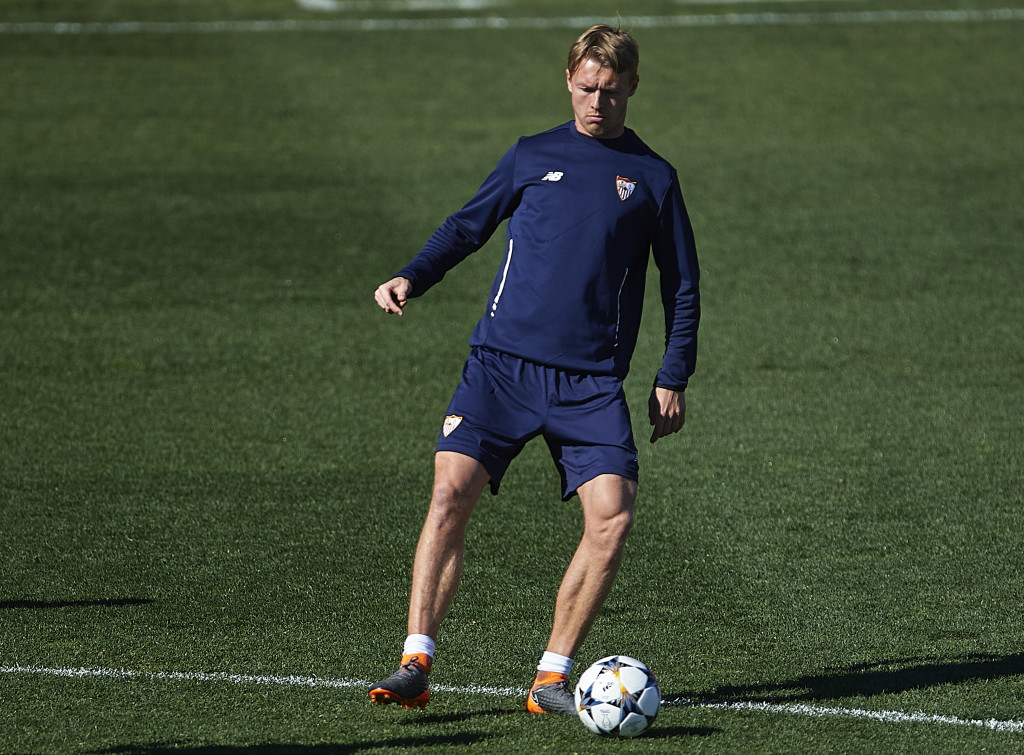 Simon Kjaer training for Sevilla.