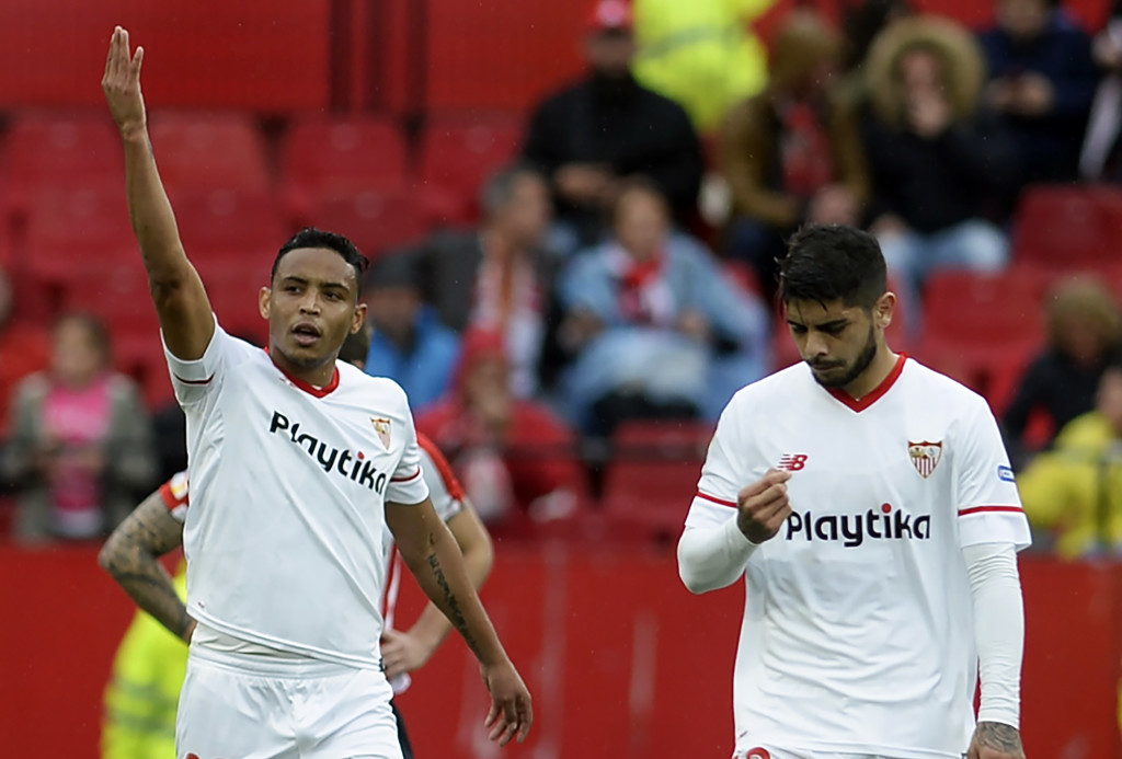Sevilla's Colombia forward Luis Muriel (l) celebrates scoring against Athletic Bilbao.