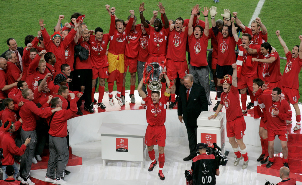 ISTANBUL, TURKEY - MAY 25: Liverpool captain Steven Gerrard lifts the European Cup after Liverpool won the European Champions League final between Liverpool and AC Milan on May 25, 2005 at the Ataturk Olympic Stadium in Istanbul, Turkey. (Photo by Getty Images/Getty Images)