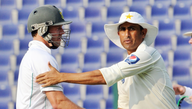 De Villiers is congratulated by Younis Khan after his mammoth knock.