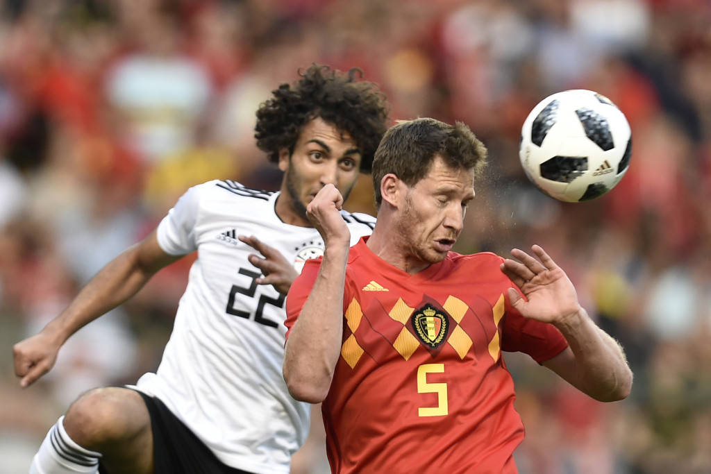 Egypt's midfielder Amr Warda (L) vies for the ball with Belgium's defender Jan Vertonghen (R) during the international friendly football match between Belgium and Egypt at the King Baudouin Stadium, in Brussels, on June 6, 2018. (Photo by JOHN THYS / AFP) (Photo credit should read JOHN THYS/AFP/Getty Images)