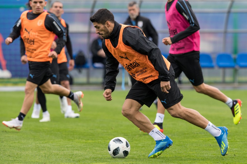Uruguay's forward Luis Suarez takes part in a training session of Uruguay's national football team ahead of the Russia 2018 World Cup at the Sport Centre Borsky, in Nizhny Novgorod, on June 12, 2018. (Photo by MARTIN BERNETTI / AFP) (Photo credit should read MARTIN BERNETTI/AFP/Getty Images)