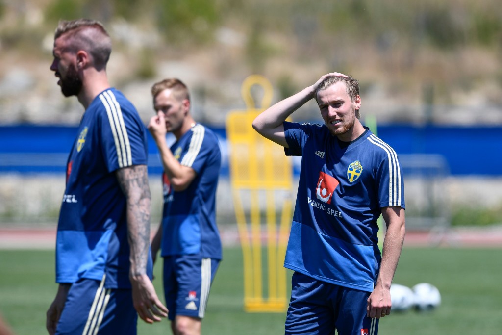 Sweden's midfielder Emil Forsberg (R) attends a training session on June 14, 2018 at Spartak stadium in Gelendzhik, ahead of the Russia 2018 World Cup football tournament. (Photo by Jonathan NACKSTRAND / AFP) (Photo credit should read JONATHAN NACKSTRAND/AFP/Getty Images)