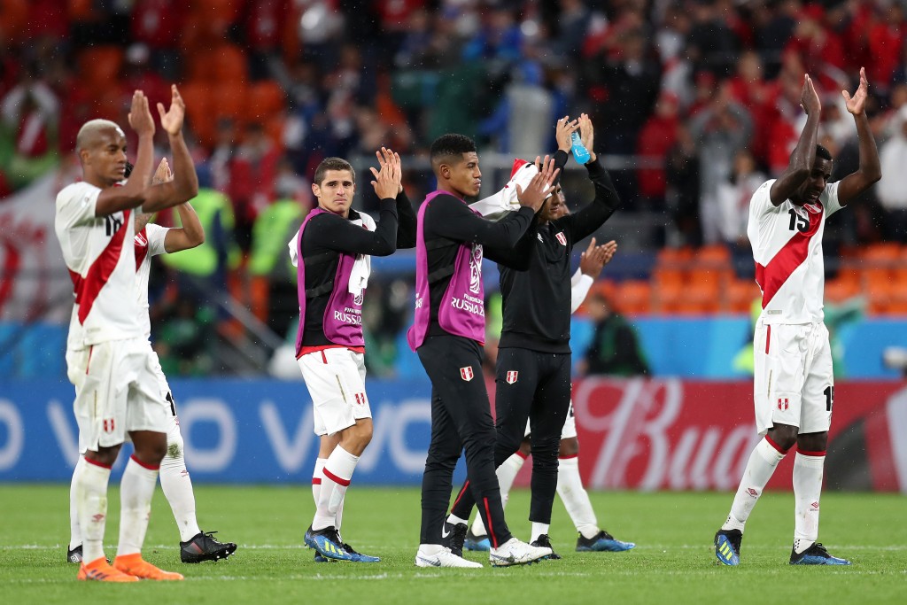 YEKATERINBURG, RUSSIA - JUNE 21: Peru players acknowledges the fans following the 2018 FIFA World Cup Russia group C match between France and Peru at Ekaterinburg Arena on June 21, 2018 in Yekaterinburg, Russia. (Photo by Catherine Ivill/Getty Images)