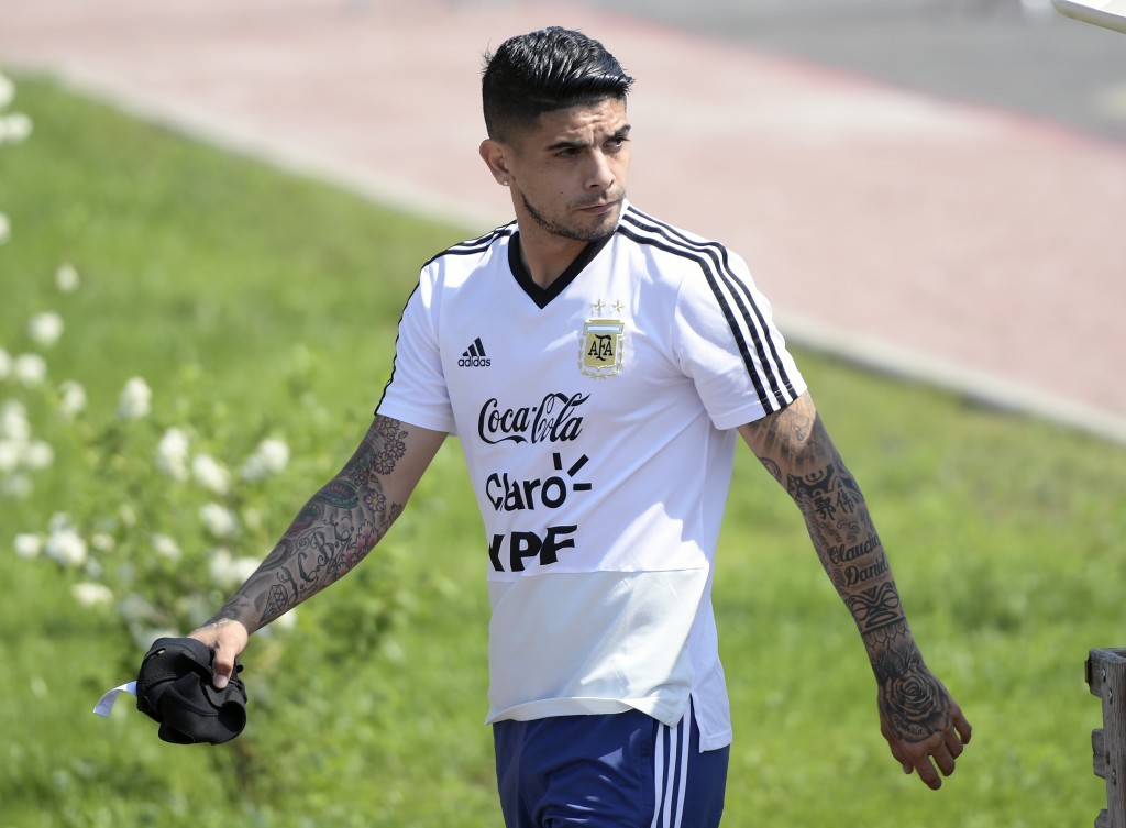 Argentina's midfielder Ever Banega arrives for a training session at the team's base camp in Bronnitsy, on June 23, 2018, during Russia 2018 World Cup football tournament. (Photo by JUAN MABROMATA / AFP) (Photo credit should read JUAN MABROMATA/AFP/Getty Images)