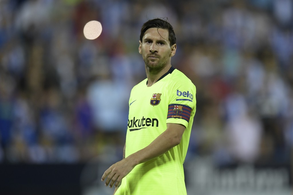 Barcelona's Argentinian forward Lionel Messi leaves the pitch at the end of the Spanish league football match Club Deportivo Leganes SAD against FC Barcelona at the Estadio Municipal Butarque in Leganes on the outskirts of Madrid on September 26, 2018. (Photo by OSCAR DEL POZO / AFP) (Photo credit should read OSCAR DEL POZO/AFP/Getty Images)