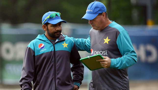 Pakistan's coach Mickey Arthur and Sarfraz Ahmed.