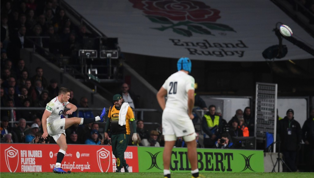 Owen Farrell nails the penalty to win it for England.