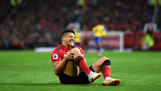 Alexis Sanchez suffered a knee injury in Manchester United's win over Southampton.