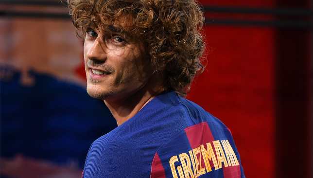 Antoine Griezmann gets over France's World Cup heartbreak by sporting an  eye-catching new pink buzz| All Football
