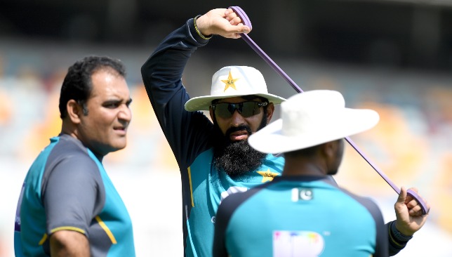 Misbah needs to put his thinking cap on.