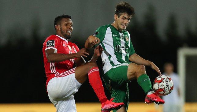 Lucas Piazon (r) in action against Benfica (EPA).