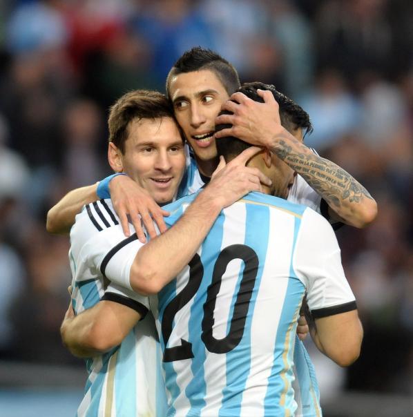 Lionel Messi of Argentina celebrates with teammate Sergio Agüero